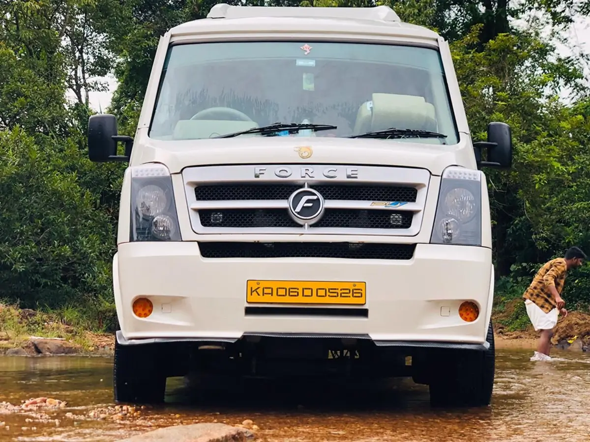 13 Seater Standard / Deluxe